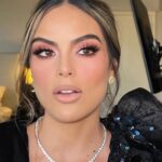 Ximena Navarrete Instagram - Gracias par de talentosos !!! Por este vestidazo @benitosantosoficial diseñado especial para mi y por este look y makeup impecable @cesarmushi 🫰🏻la pasamos muy bien en miss universe ! New Orleans, Louisiana