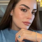 Ximena Navarrete Instagram - Estaba buscando un anillo así de especial y lo encontré en @karlaiselamx estoy enamorada !!!! Karla Isela tiene piezas de joyería de primera calidad, las invito a seguir su página que está espectacular, pueden hacer compras completamente seguras por medio de su página www.karlaisela.com van a habilitar un código con mi nombre : XIMENA para que aprovechen el mes de noviembre y diciembre con 3 y 6 meses sin intereses, tienen que ver todas las bellezas que tienen 🫶🏻 con que otra pieza te quedarías ? Aretes, anillo, tennis necklace, brazalete tennis ? 😍#publicidad