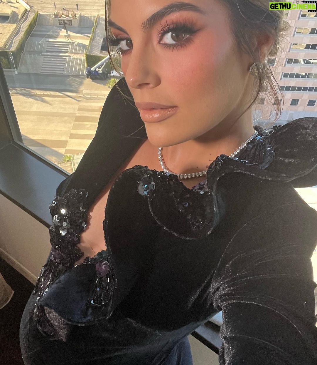 Ximena Navarrete Instagram - Gracias par de talentosos !!! Por este vestidazo @benitosantosoficial diseñado especial para mi y por este look y makeup impecable @cesarmushi 🫰🏻la pasamos muy bien en miss universe ! New Orleans, Louisiana
