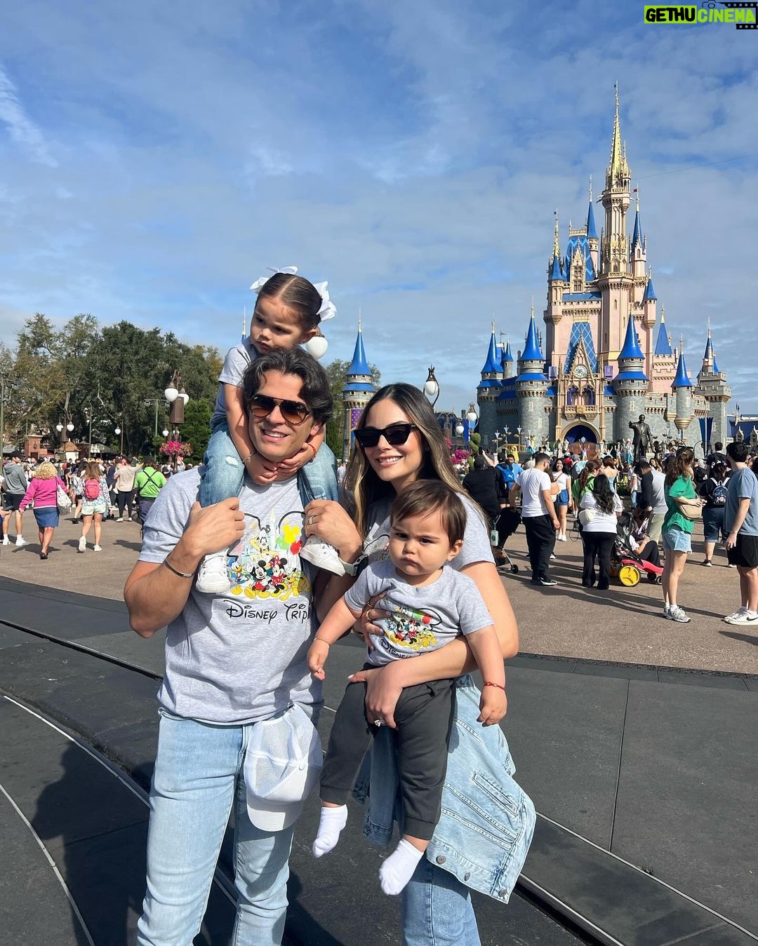Ximena Navarrete Instagram - So this is love…. 🤍🫰🏻 #DisneyWorld