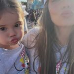 Ximena Navarrete Instagram - Un sueño ir a Disney y ver la carita de mis bebés de sorpresa y emoción …. Lo máximo de viaje donde todos los adultos terminamos agotados al final del día pero ver esa ilusión y magia no tiene precio ❤️🫰🏻 parte 1 Disney World
