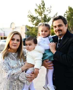 Ximena Navarrete Instagram - Más del bautizo de mi gordo 🤍🕊️ una ceremonia íntima solamente con nuestras familias, abuelos, tíos, primos y padrinos. Dic 2023