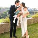 Ximena Navarrete Instagram - Más del bautizo de mi gordo 🤍🕊️ una ceremonia íntima solamente con nuestras familias, abuelos, tíos, primos y padrinos. Dic 2023