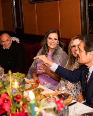 Ximena Navarrete Instagram - Más del bautizo de mi gordo 🤍🕊️ una ceremonia íntima solamente con nuestras familias, abuelos, tíos, primos y padrinos. Dic 2023