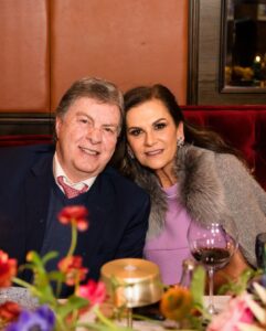 Ximena Navarrete Instagram - Más del bautizo de mi gordo 🤍🕊️ una ceremonia íntima solamente con nuestras familias, abuelos, tíos, primos y padrinos. Dic 2023