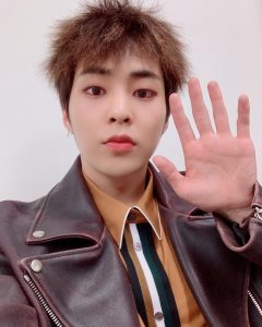 Xiumin Instagram - 하이파이브? High Five Hi Five 안녕 5 곧 만나자 Don't Mess Up My Tempo