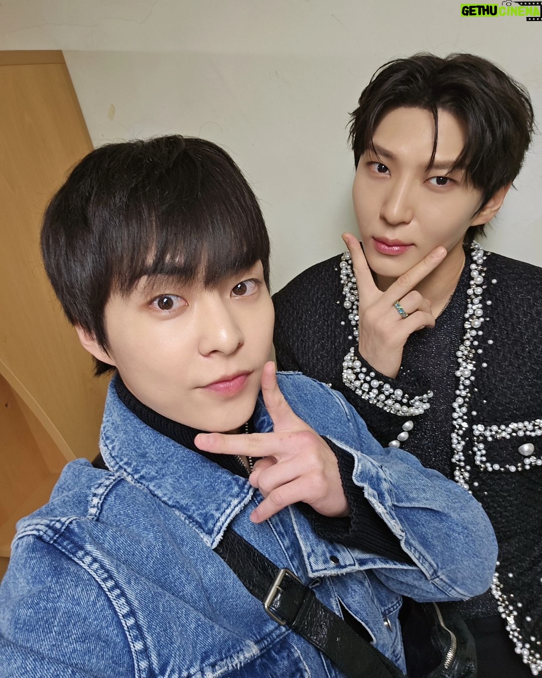 Xiumin Instagram - 처음 본 VIXX 콘서트🎶 데뷔 동기, 역시 자랑스럽다👍