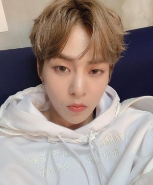 Xiumin Instagram - 조금 더 남겨봅니다.
잠시만 안녕~~🤗