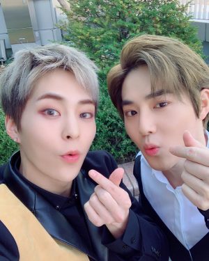 Xiumin Instagram - "EXO-L 고맙고 사랑해요~💕"