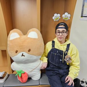 Xiumin Instagram - 좋아~ 아주 자연스럽게 손잡았어🙄
터래기 동생 시래기 낳아볼까