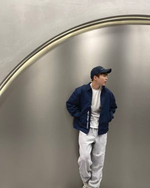 Xiumin Instagram - EXO-L 여러분~ >.<
제가 직접 고르고 디자인한 옷 어때요?

Happy Holidays!! 🎄🎄
.
.
link in Bio
#Xiumin_X_Represent #AD 
#weareoneexo #exo
