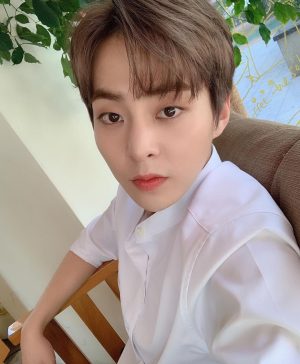 Xiumin Instagram - 조금 더 남겨봅니다.
잠시만 안녕~~🤗