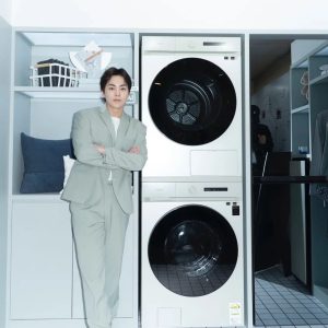Xiumin Instagram - 혼자사는 나에게 지름신을 부르게 한 삼성전자 비스포크 라이프 행사.. 우리집 가전제품도 모두 비스포크 컬렉션으로 맞추고 싶다.. Ai 기능과 환경을 생각하는 이번 신제품을 구경하며 정말 즐거운 시간 보냈습니다~ 초대해주셔서 감사합니다!

#비스포크라이프#Bespokelife #Everydaysustainability #삼성비스포크 #가전을나답게 #Ad