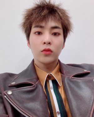Xiumin Instagram - 하이파이브?
High Five
Hi Five
안녕 5
곧 만나자 Don't Mess Up My Tempo