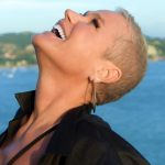 Xuxa Instagram - Entrevista completa na @carasbrasil dessa semana ❌❤️ 📸 @bladmeneghel Make @edduhmakeup Equipe X