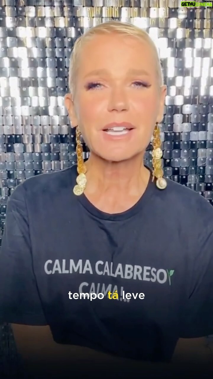 Xuxa Instagram - Um pouquinho de como tá sendo minha nova rotina de exercícios... se cuidem, tá? 💋❌