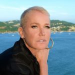 Xuxa Instagram - Entrevista completa na @carasbrasil dessa semana ❌❤️ 📸 @bladmeneghel Make @edduhmakeup Equipe X