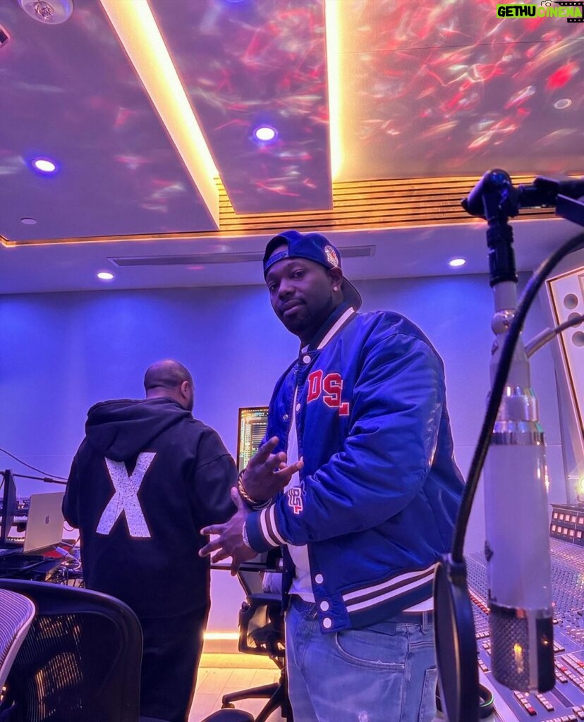 Xzibit Instagram - @rance1500 putting the final touches on #KingMaker I don’t have the words to thank him and the entire @1500soundacademy team. Creating this body of work has been an amazing experience, a long journey and most of all a great opportunity to reconnect with my true passion and creativity. @focus3dots Thank you for seeing this thing thru with me to this point, crossing the finish line is going to be a fuckin celebration. 💪🏾🔥 I can’t wait to share this music with all of you. #KingMaker