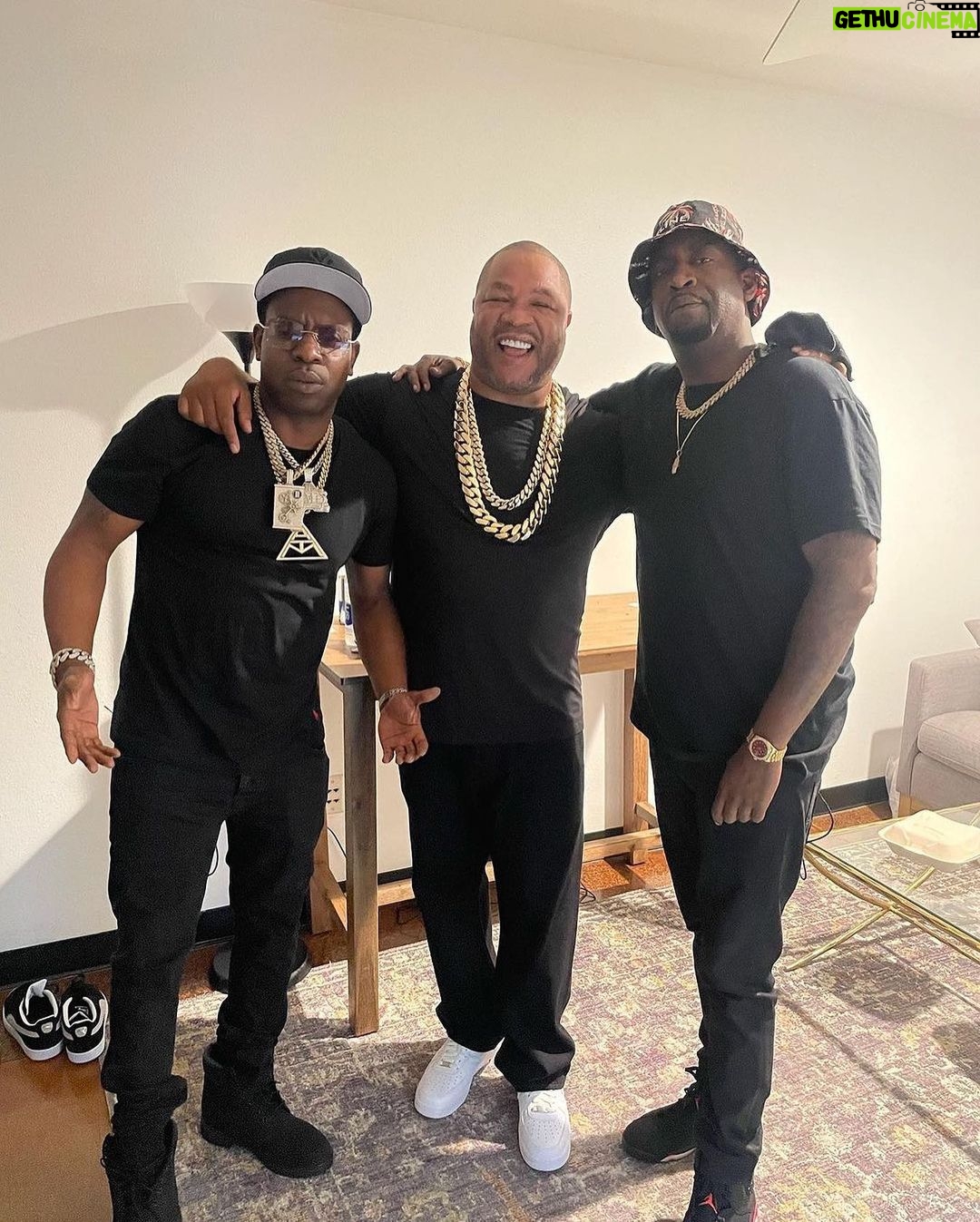 Xzibit - 8.6K Likes - Posted @withregram • @unclemurda Enjoying my Blessings #ItFeelsGood
Final Lap Tour Vibes
Lenny Grant Story Coming Soon
@50cent
@tonyyayo
@unclemurda
@bustarhymes
@spliffstar_mrlewis
Continued success and phenomenally impressive shows! Thank you for everything.
@xzibit
