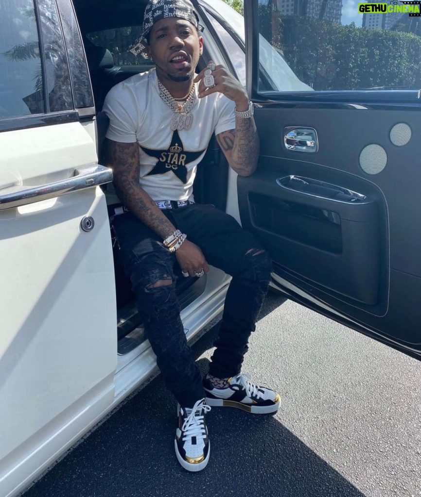 YFN Lucci Instagram - God give his toughest battles to his toughest soldiers don’t cry for me when the war is over just know I finally found that peace that I was looking for I’m all in Houston me and Zelly found that drank we was looking for
