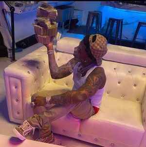 YFN Lucci Instagram - No love for the weak
Only the strong survive these streets
I put myself out of reach
Got tired of peelin' off the leeches
You could cover all these scars up in diamonds, but it's still gon' hurt
Happy FLY Day to Myself
