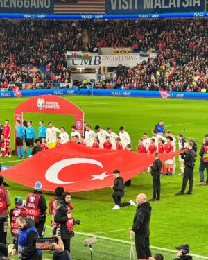 Yağmur Tanrisevsin Instagram - Tarihi bir güne tanıklık etmenin gurur ve mutluluğuyla … 🇹🇷❤️🤍 @millitakimlar #LiderTürkiye #BizimÇocuklar #Euro2024