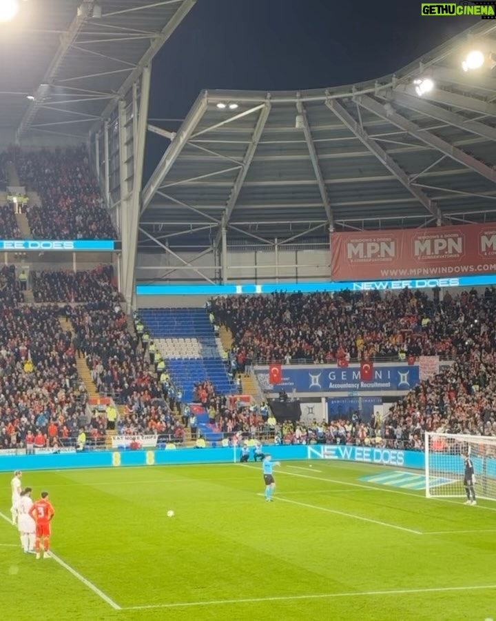 Yağmur Tanrisevsin Instagram - Tarihi bir güne tanıklık etmenin gurur ve mutluluğuyla … 🇹🇷❤️🤍 @millitakimlar #LiderTürkiye #BizimÇocuklar #Euro2024 Cardiff City Stadium