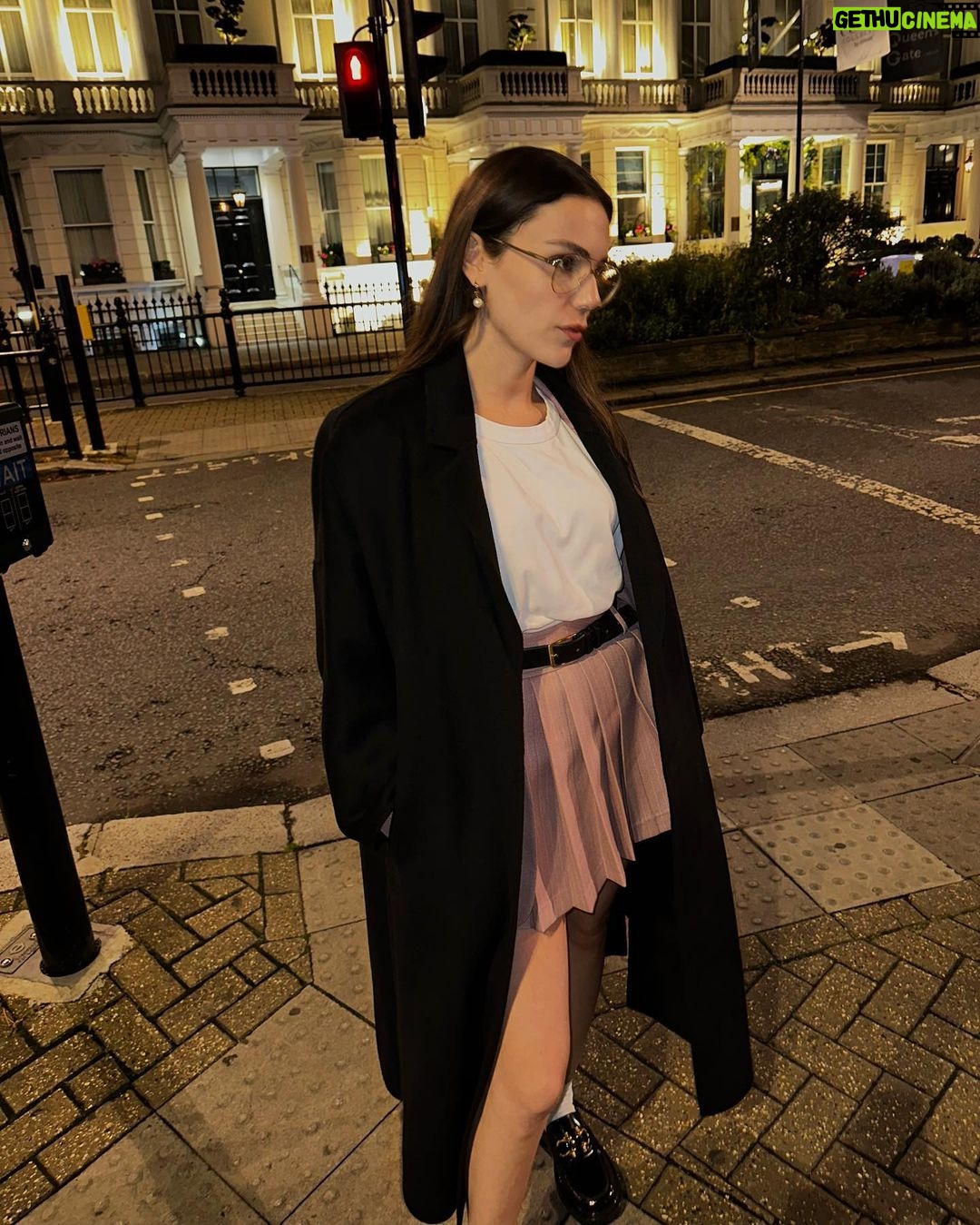 Yağmur Tanrisevsin Instagram - Londraaa🦇 Chelsea, London