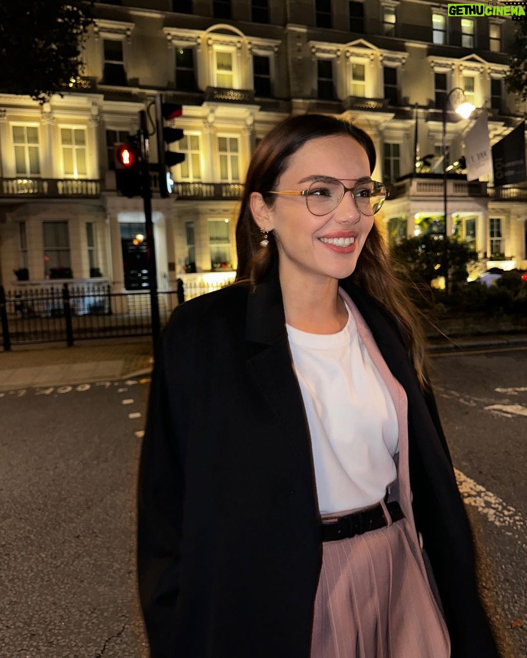 Yağmur Tanrisevsin Instagram - Londraaa🦇 Chelsea, London
