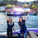 Yağmur Tanrisevsin Instagram - Tan yerinden sevgilerr ✌ güneşin doğuşuyla beraber dünyanın ilk kıtalararası triatlon yarışması olan Oral-B Challenge İstanbul Triatlonu’nun üçüncüsünü başlattım. Muazzam bir atmosferdi. Bildiğiniz gibi, yüzme, koşu ve bisiklet olmak üzere üç dalda yapılan triatlon; güç ve dayanıklılık gerektiren bir spor dalı.Oral-B sponsorluğuyla Triatlon da sporcuların kendi sınırlarını keşfetmelerini,zorlamalarını ve kendilerini geliştirmelerini sağlıyor son yıllarda triatlon sporunda büyük hamleler gerçekleştiren Türkiye bu dalda önemli bir organizasyona üçüncü kez ev sahipliği yapıyor. Bu başarılı organizasyonun bir parçası olduğum için çok mutluyum .💙🤍 #OralBileGücüneGüçKat @oralbtr @turkiyetriatlon @pgturkiye #işbirliği