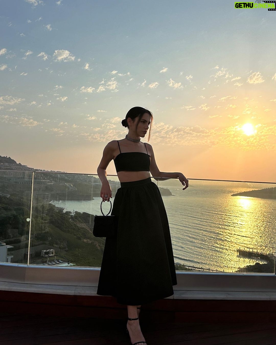 Yağmur Tanrisevsin Instagram - 🖤✨👯♀️ #miumiudinner