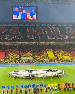 Yağmur Tanrisevsin Instagram - Beni, San Siro'da oynanan Şampiyonlar Ligi Yarı Final maçına davet eden @off____white ‘ a çok teşekkürler ⚽️🥅🏟️ Thanks to @off____white for inviting me to Champions League Semi Final Match in San Siro @ft__75 🙏 #işbirliği San Siro Stadio