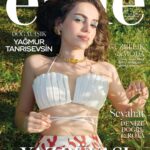 Yağmur Tanrisevsin Instagram - Bahar enerjisiyle 😚✨🐚 Mayıs ❣️ @eleledergisi Yayın Direktörü: @k.ferhankaya Genel Yayın Yönetmeni: @gozdekaynak_ Röportaj: @simayengur Fotoğraf: @ali_kalyoncu Styling: @aliarisso Saç: @dogukanpunar @dmbhairstudio Makyaj: @gamzeteq Işık ve Teknik Ekipman: @_tnrymn_ Fotoğraf Asistanı: @cankrts94 Styling Asistanı: @gsyceri Makyaj Asistanı: @isilkokluu