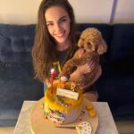 Yağmur Tanrisevsin Instagram - Doğum günümde bana sürpriz hazırlayan dostlarıma, yanımda olan, arayan, mesaj atan ve güzel dilekleriyle, UNICEF'e bağışlarıyla sevgisini hissettiren, kalbime dokunan, beni seven herkese çok teşekkür ederim. Sevilmek ve değerli hissetmek çok güzel, çok kıymetli..Hepinize ayrı ayrı teşekkür ederim..Çok mutluyum!! İyi ki varsınız! ✨🥰❤️❤️❤️