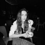 Yağmur Tanrisevsin Instagram - Kahve sevenler ve mutlu olunca gözleri çizgi olanlar serisi 🖤
