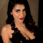 Yaashika Aanand Instagram – Choose ur fav 😍
📸 @sathyaphotography3 
💄 @alana_makeupstudio 

.
.
#explorepage #viral #yashikaaannand