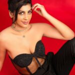 Yaashika Aanand Instagram – 🖤💣🖤

📸 @vishal_srinivasan 
💄 @profile_makeover 
👗 @takkaru_logesh 
🔦 @karthik_pandian_shots 
✏️ @retouch_by_gokul 
📍 @arangaa.space