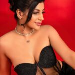 Yaashika Aanand Instagram - 🖤💣🖤 📸 @vishal_srinivasan 💄 @profile_makeover 👗 @takkaru_logesh 🔦 @karthik_pandian_shots ✏️ @retouch_by_gokul 📍 @arangaa.space