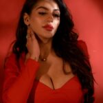Yaashika Aanand Instagram - You’re the ketchup to my fries – a little messy, but absolutely necessary.”🙊❤️🌹 📸 @sathyaphotography3 💄 @alana_makeupstudio 💇‍♀️ @arithaarambridalstudio 👗 @eshush_thedesignerstudio 🪡 @affluent_choices 💍 @ishhaara 💃 @nyaan.soundarya