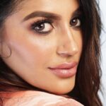 Yaashika Aanand Instagram - Swipe to the 4th one my fav 🥰🤍 . 💄 @murugeshmakeup_hair 📸 @sano_visuals 💇‍♀️ @farhaa_makeupartist 👗 ( Yash’s W) . . . #explorepage