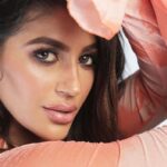 Yaashika Aanand Instagram – Swipe to the 4th one my fav 🥰🤍
.
💄 @murugeshmakeup_hair 
📸 @sano_visuals 
💇‍♀️ @farhaa_makeupartist 
👗 ( Yash’s W) 
.
.
.
#explorepage