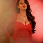 Yaashika Aanand Instagram – You’re the ketchup to my fries – a little messy, but absolutely necessary.”🙊❤️🌹
📸 @sathyaphotography3 
💄 @alana_makeupstudio 
💇‍♀️ @arithaarambridalstudio 
👗 @eshush_thedesignerstudio 
🪡 @affluent_choices 
💍 @ishhaara 
💃 @nyaan.soundarya