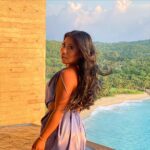 Yalitza Aparicio Instagram - La hora mágica 🌅 📷 Lolo 👗 @pabloriveraag 💍🐆 Makeup @deniz.coco Hair @angelesp1803 Four Seasons Resort Tamarindo, México