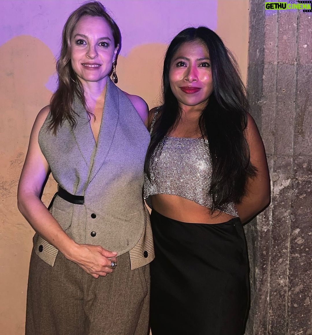 Yalitza Aparicio Instagram - Felicidades a la cumpleañera mas hermosa de el mundo mundial…. Te quiero MUCHO @mardetavira 💕💕