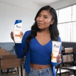 Yalitza Aparicio Instagram - ¿Sabían que el aspecto físico es la principal causa de bullying en México*? Basta ya del acoso en escuelas o redes sociales. Como saben junto con @headandshouldersla y Fundación en Movimiento estamos realizando talleres y dando terapias para invitar a todos a llevar la #CabezaEnAlto, una iniciativa que busca limpiar de la cabeza de todos los jóvenes la caspa y el bullying. Únete a esta causa tú también para saber más ingresa a fundacionenmovimiento.org.mx #publicidad *(Encuesta Nacional sobre Discriminación (ENADIS, 2017)