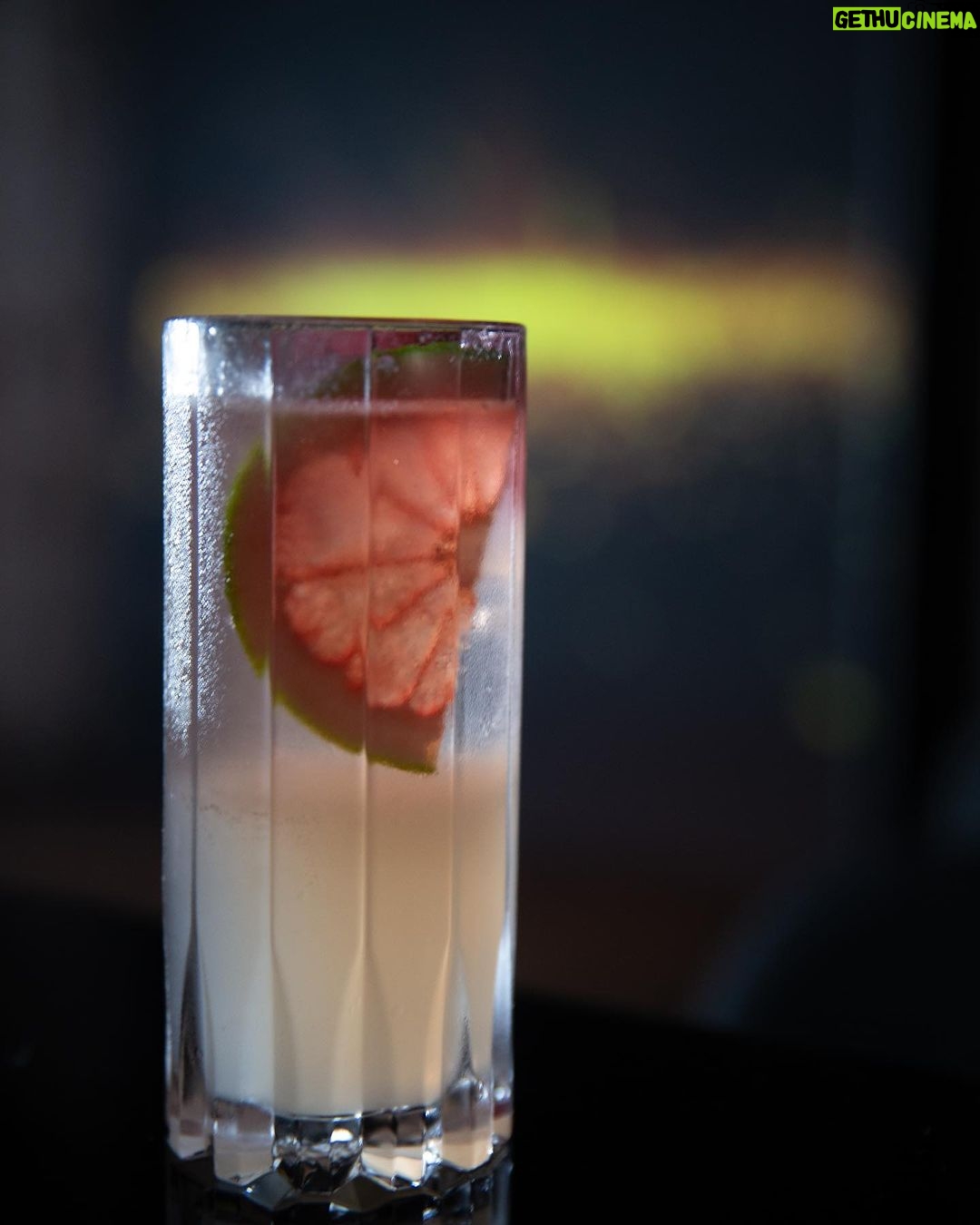 Yalitza Aparicio Instagram - Este fin de semana tuve la oportunidad de conocer Clase Azul Tequila Gold. Su licorera está realizada por artesanos mexicanos e inspirada en nuestros hermosos atardeceres. #ClaseAzulSpirits #ExquisiteMoment @claseazulofficial
