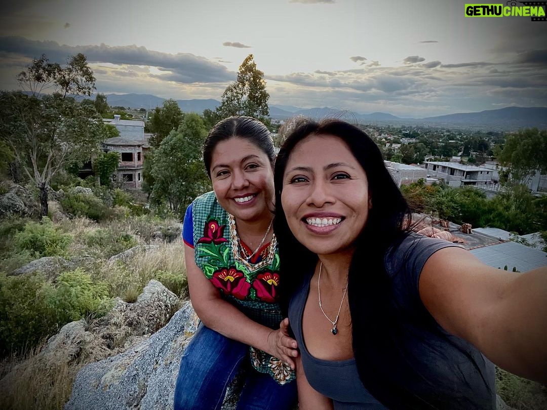 Yalitza Aparicio Instagram - 🌻🥰🌻. . . . @mokalli_tlacolula Como dice el mas pequeño de la familia, la comida es sagradas y debes respetarla, desde ahi aprendí a sentarme tranquila y darme mi tiempo para disfrutar de las maravillas gastronómicas. Tlacolula De Matamoros, Oaxaca, Mexico