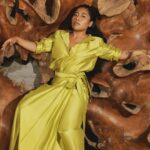 Yalitza Aparicio Instagram – “La belleza definitivamente es poder por el simple hecho de que somos únicos, y al abrazar ésto nadie puede hacernos sentir menos, porque aceptamos nuestro valor y lo que somos.” 

En esta historia de portada Yalitza habla sobre aprender a asumir la individualidad, pues es la manera en la cada quien asume aquello que le hace ser especial. Su mensaje trata sobre encontrar el significado de la belleza en la diversidad, en saber que no hay dos personas iguales y eso hace a cada uno extraordinario.

.
.
.
Video: Molvo Films @molvofilms
.
.
.
#LBeauteMX #YalitzaAparicio #DiorBeauty #Dior #actress #actriz #feminista #activista #Yalitza #diversidad #beauty #belleza #makeup #maquillaje #DigitalCover NAMUH