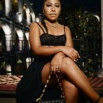 Yalitza Aparicio Instagram – Así es, “morena”, y me encanta mi tono de piel, porque me recuerda al café que me despierta por las mañanas, y por que no, a la canela que lo complementa con su sabor.
.
.
.
Que bonita noche la que nos brindó @dior en México 🖤🖤

🖤🖤🖤 @dior 🖤 @diorbeauty 🖤🖤🖤
📸 @enriqueleyva_ 
👗 @pabloriveraag 
💄 @ger.Parra
💇🏽‍♀️ @rasec.hair 
💅🏽 @grace_nails13 
Rp: @manunavarro 
Manager: @pimientafilms Mexico City, Mexico