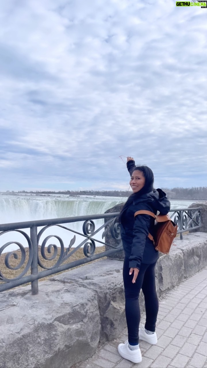 Yalitza Aparicio Instagram - 🍃 eres libre cuando gastas el tiempo de tu vida en cosas que a ti te gustan, que te motivan 😍😘 Cataratas del Niagara Canada